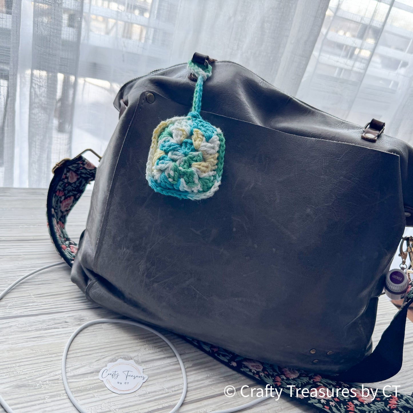 Crocheted Wireless Headphones Case - Mod Ombre