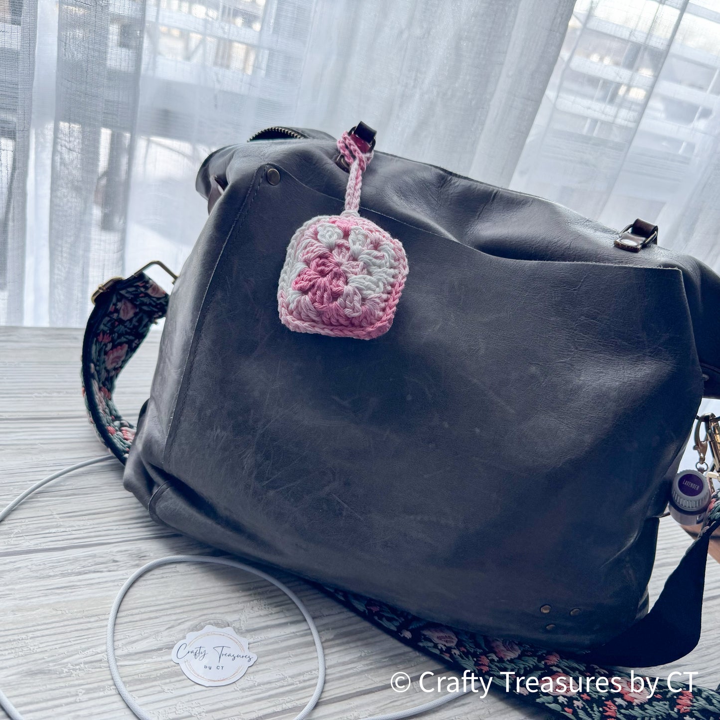 Crocheted Wireless Headphones Case - Strawberry Pink