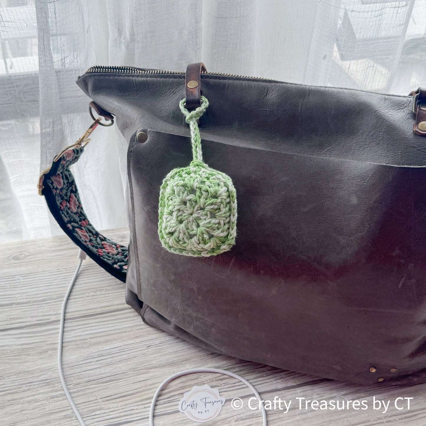 Crocheted Wireless Headphones Case - Vintage Green