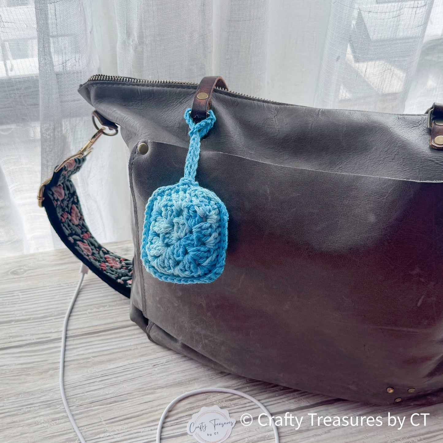 Crocheted Wireless Headphones Case - Swimming Pool