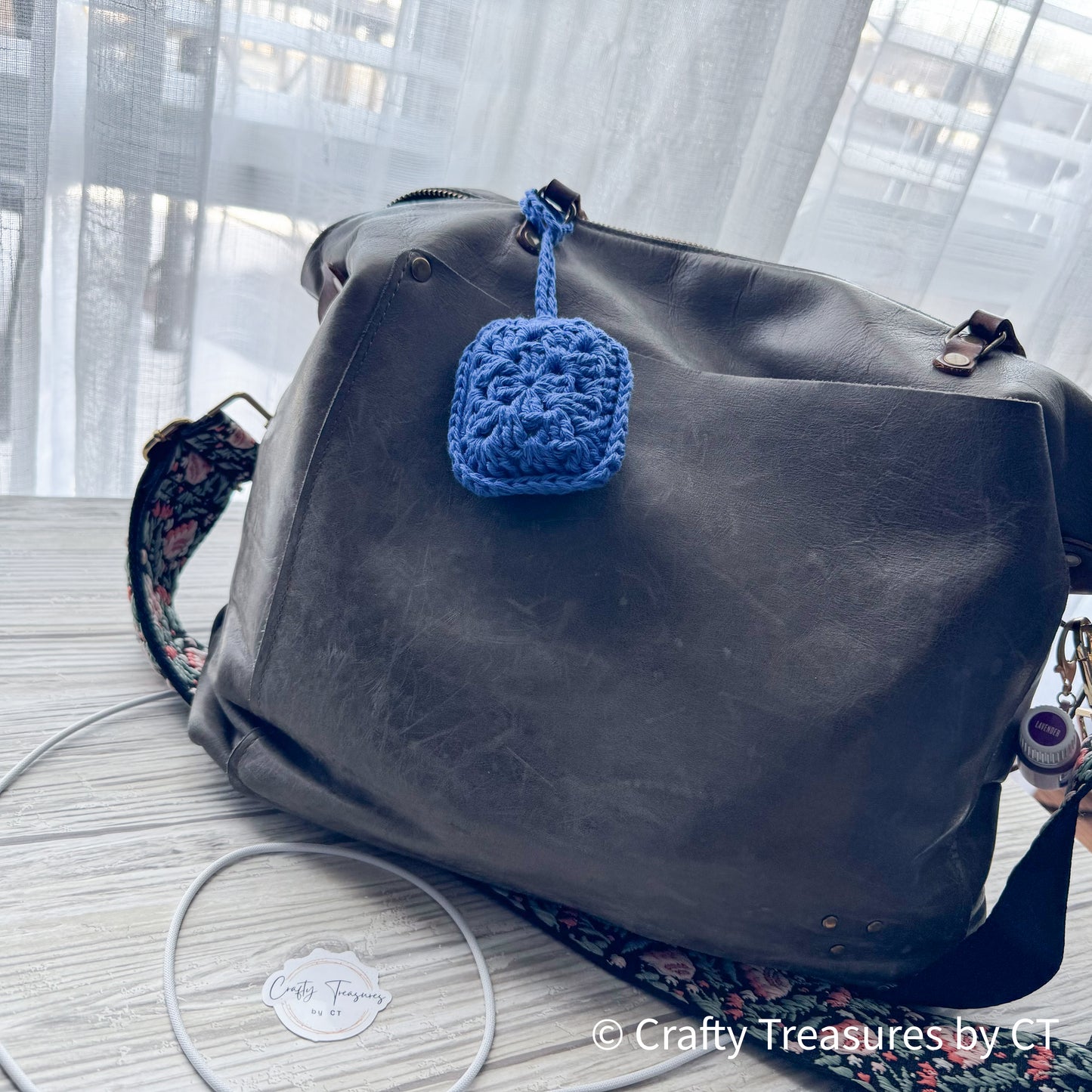 Crocheted Wireless Headphones Case - Dazzle Blue