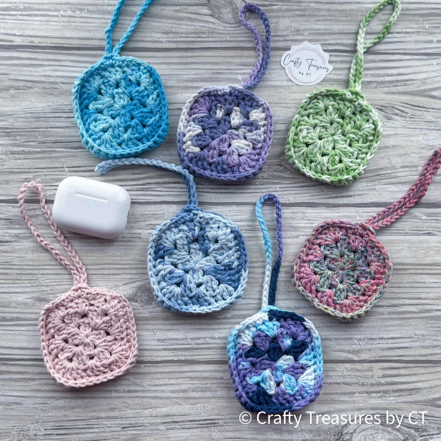Crocheted Wireless Headphones Case - Vintage Green