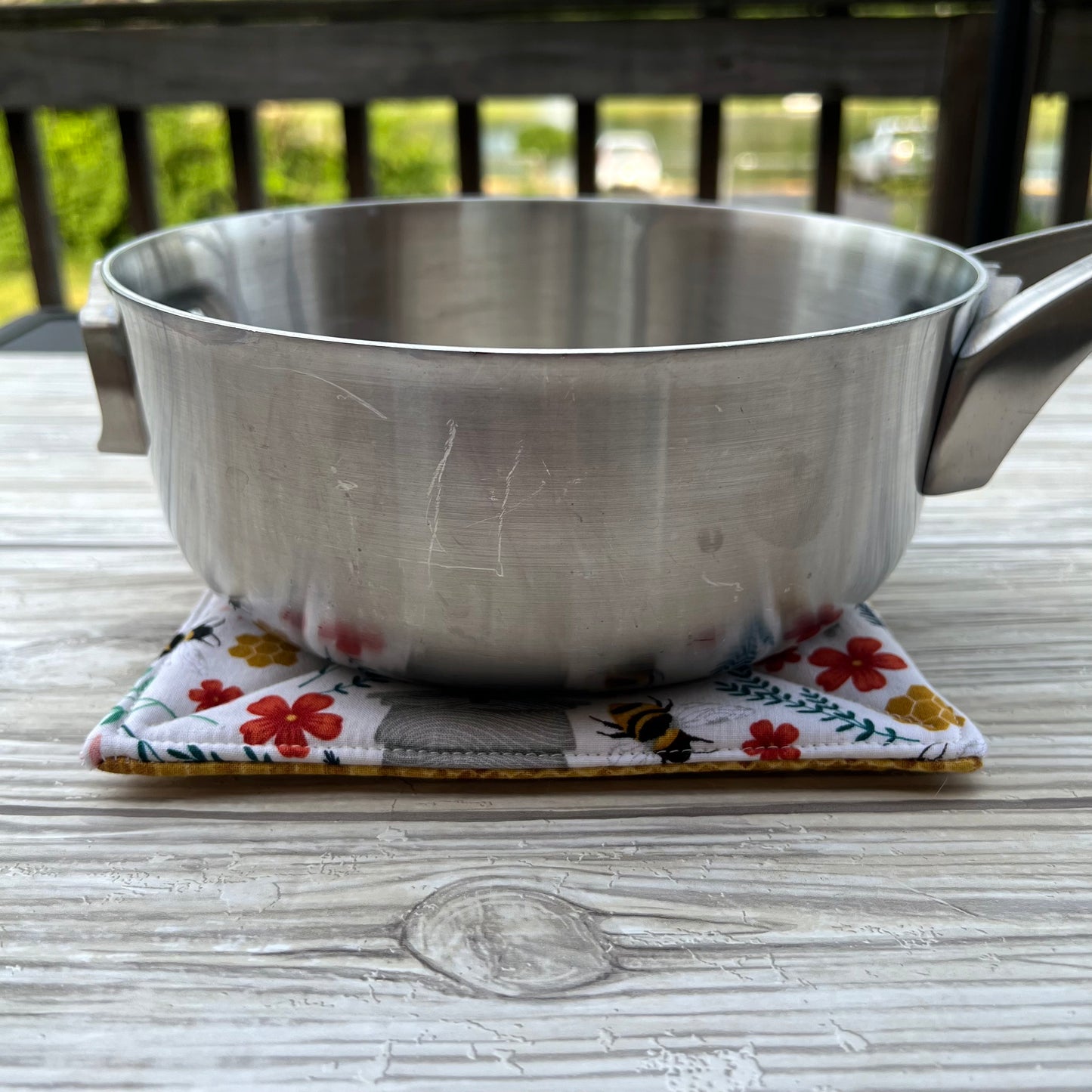 Floral Bees Pot Holder