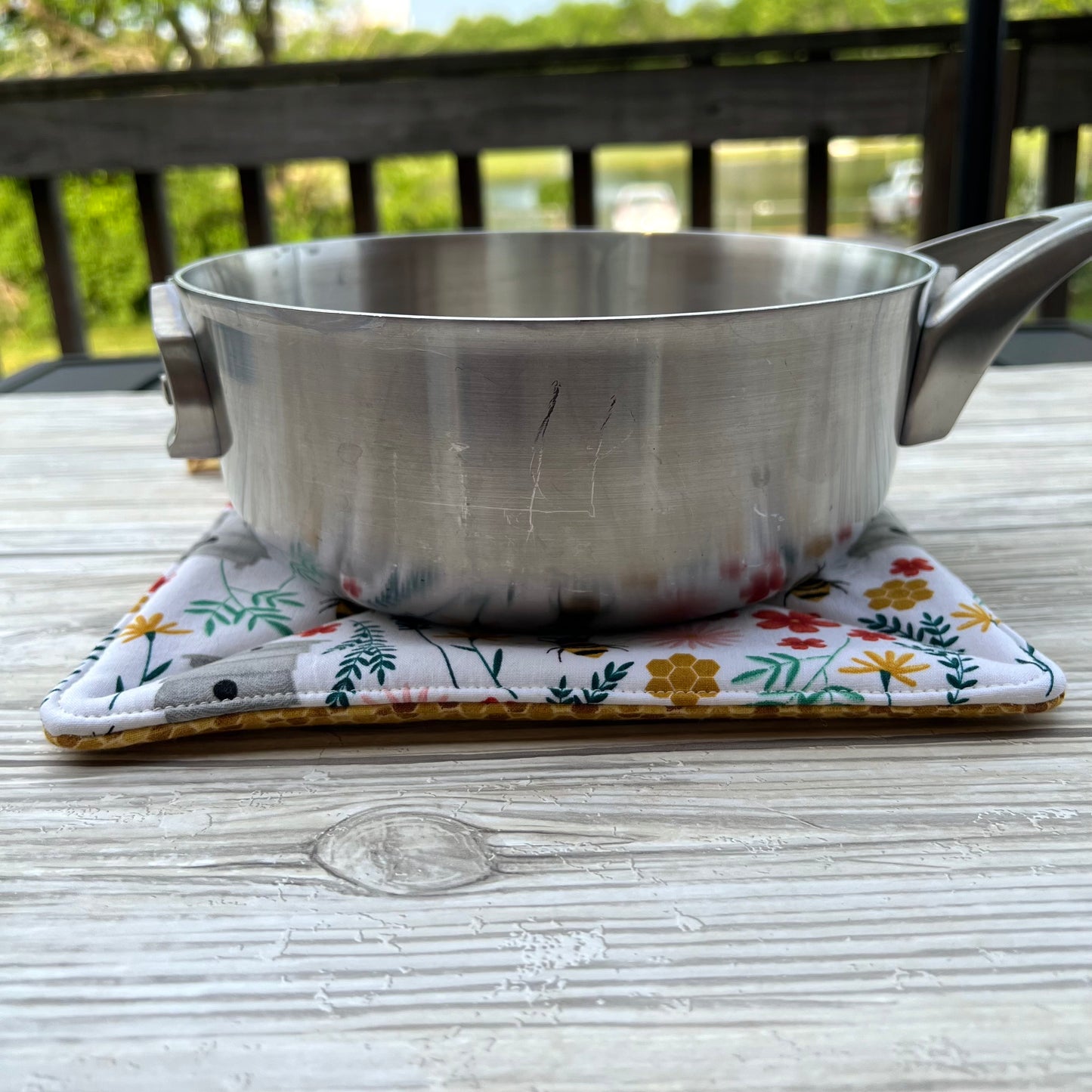 Floral Bees Pot Holder